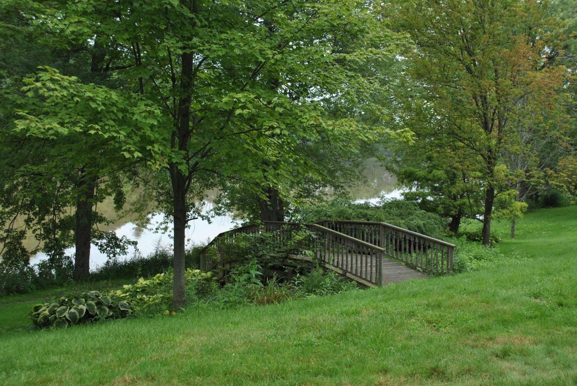 โรงแรมฮอลิเดย์อินน์เอ็กซ์เพลส โอเวโก Owego ภายนอก รูปภาพ